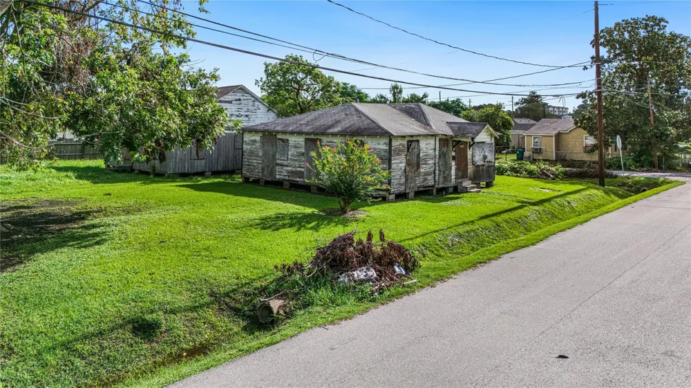 204 Blueberry Street Houston, TX 77018