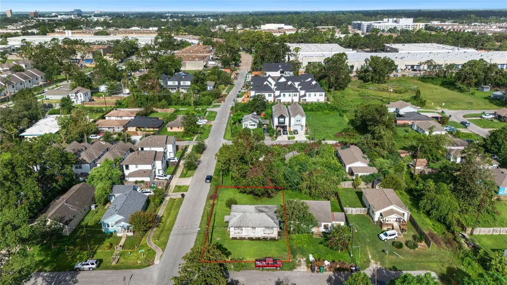 204 Blueberry Street Houston, TX 77018