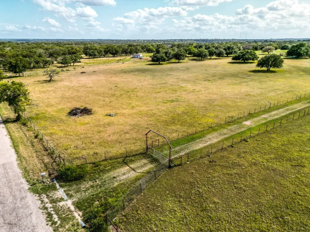 1220 County Road 225 Briggs, TX 78608