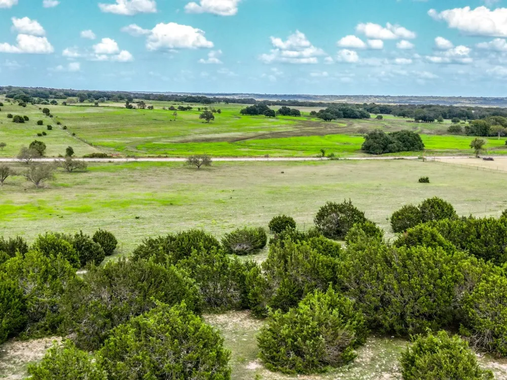 1220 County Road 225 Briggs, TX 78608