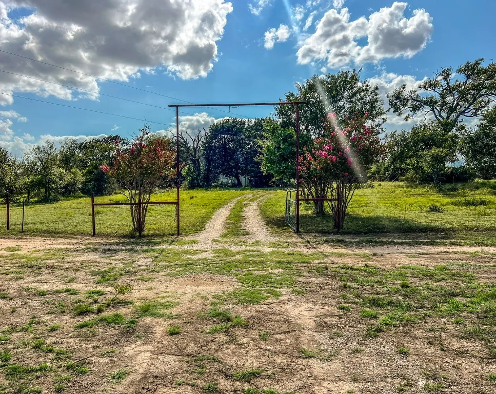 1220 County Road 225 Briggs, TX 78608