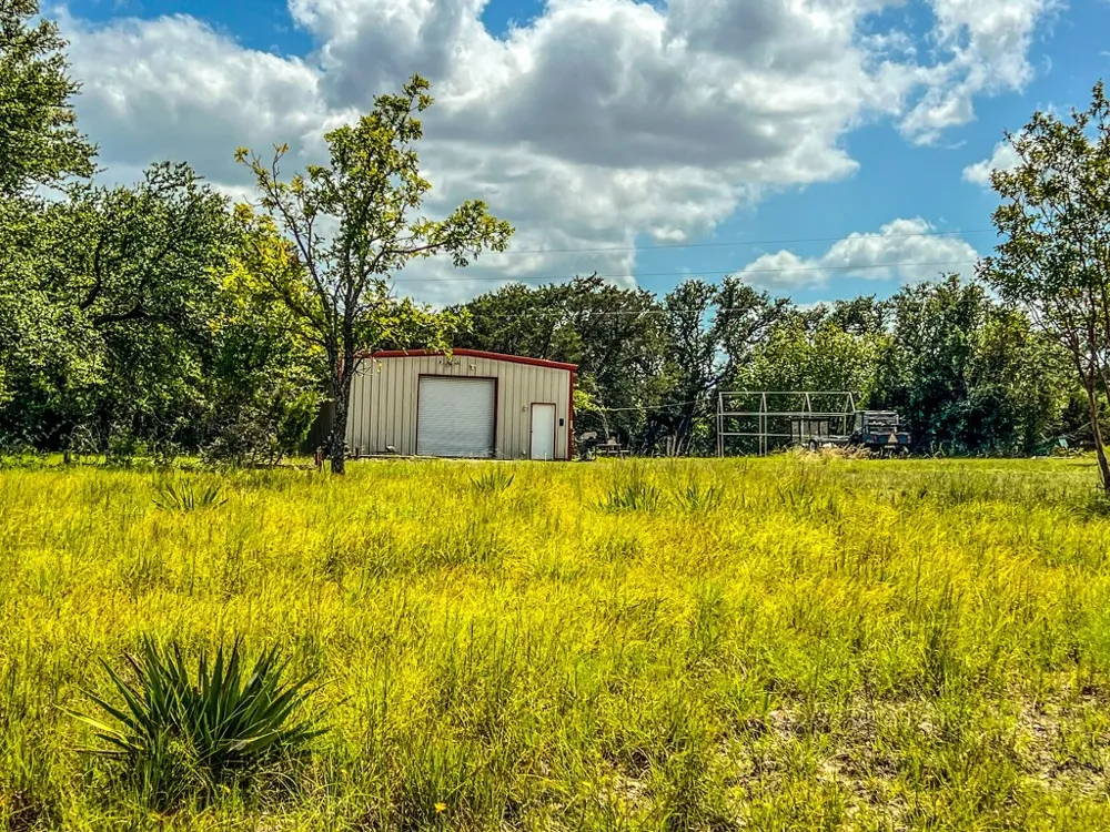1220 County Road 225 Briggs, TX 78608