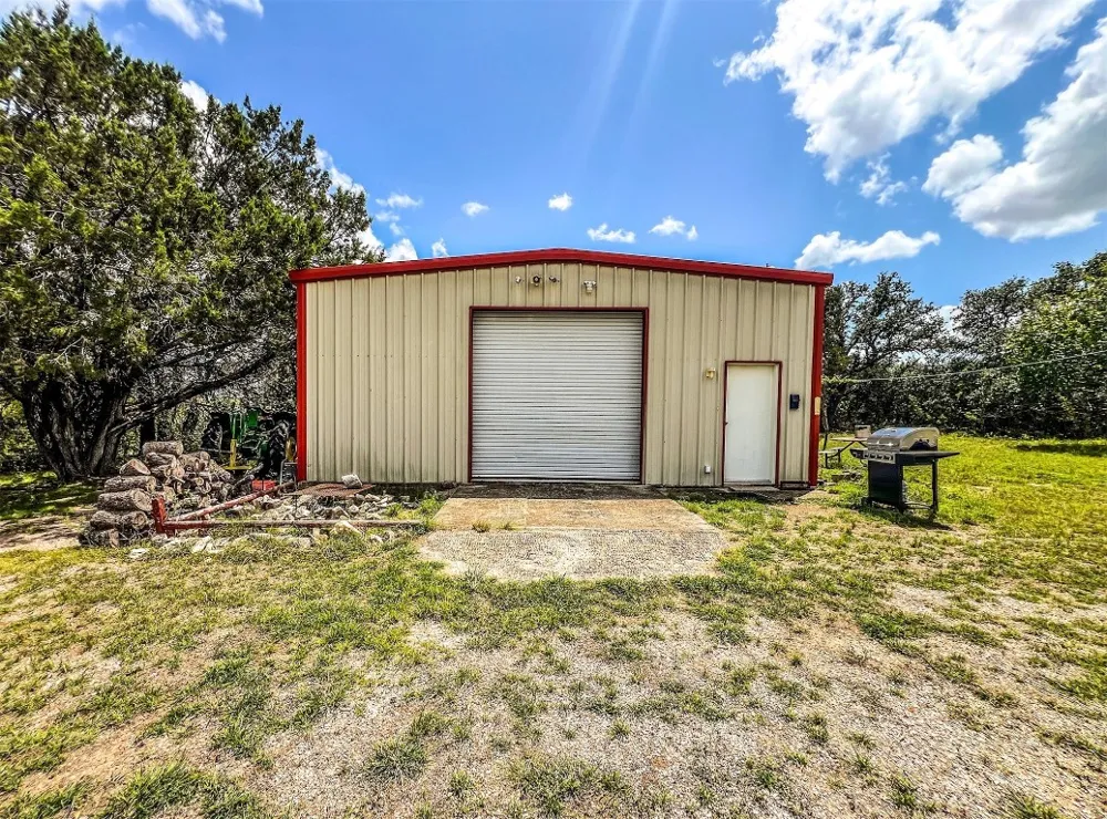 1220 County Road 225 Briggs, TX 78608