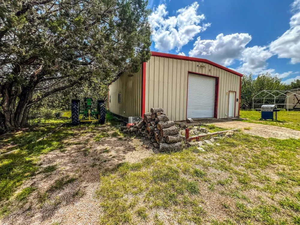 1220 County Road 225 Briggs, TX 78608
