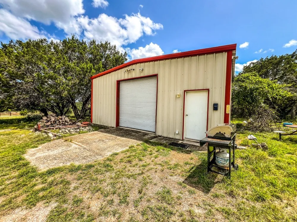 1220 County Road 225 Briggs, TX 78608