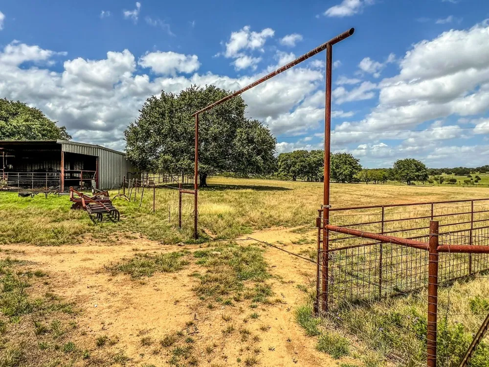 1220 County Road 225 Briggs, TX 78608