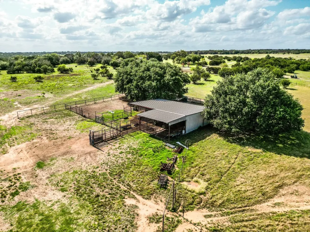 1220 County Road 225 Briggs, TX 78608