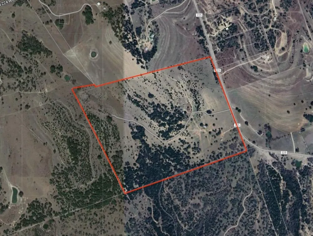 1220 County Road 225 Briggs, TX 78608