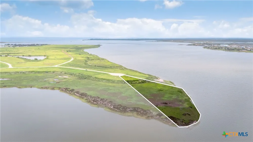 362 Evening Point Port Lavaca, TX 77979