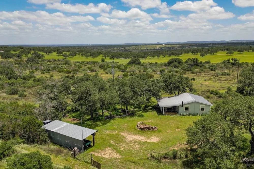 691 Grape Creek Road Johnson City, TX 78636