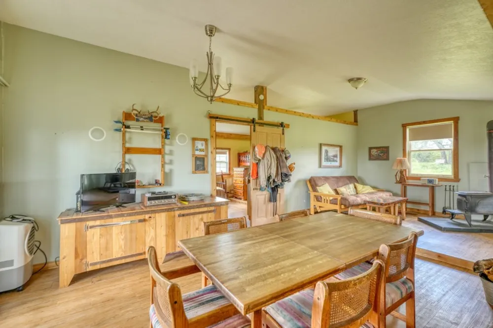 691 Grape Creek Road Johnson City, TX 78636