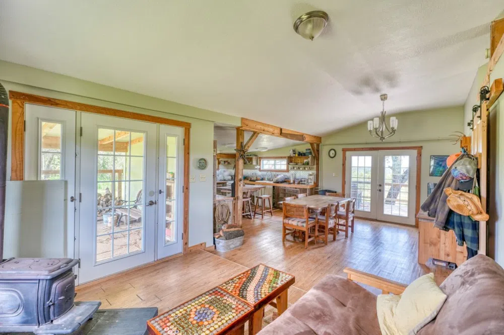 691 Grape Creek Road Johnson City, TX 78636