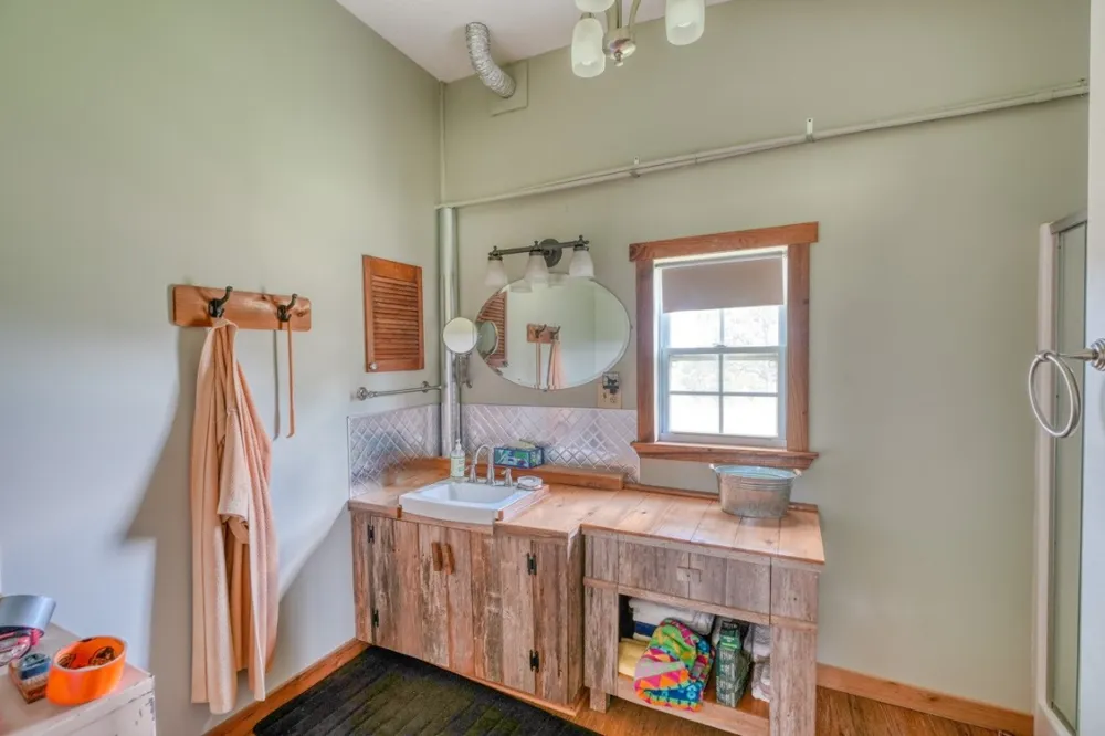 691 Grape Creek Road Johnson City, TX 78636