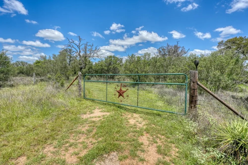 691 Grape Creek Road Johnson City, TX 78636