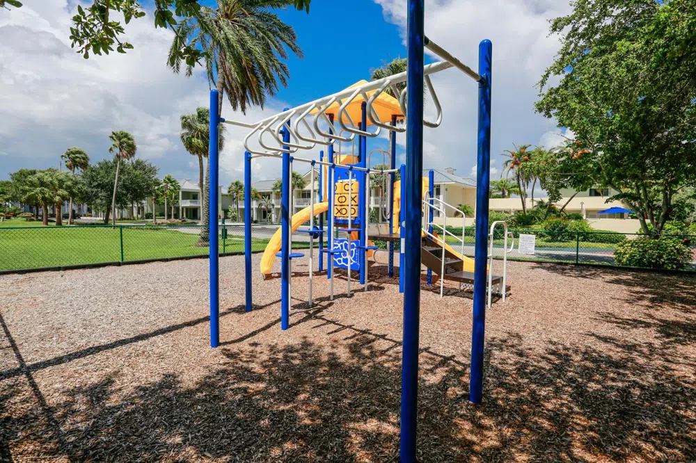 3226 MANGROVE POINT DRIVE Ruskin, FL 33570