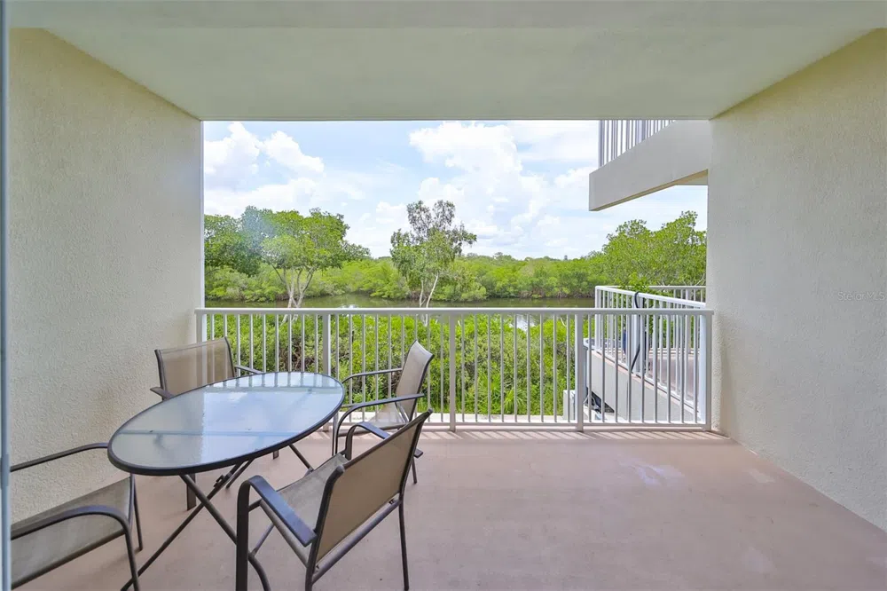 3226 MANGROVE POINT DRIVE Ruskin, FL 33570