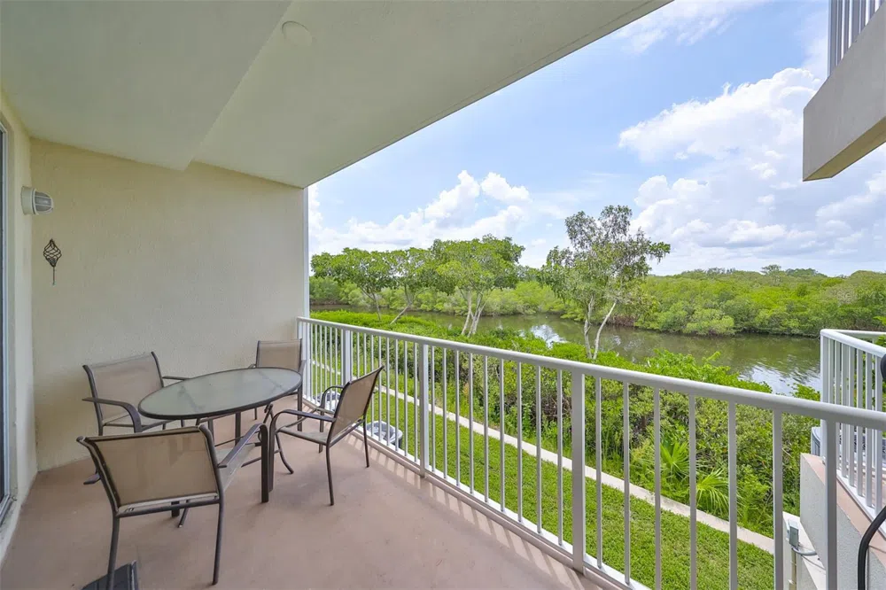 3226 MANGROVE POINT DRIVE Ruskin, FL 33570