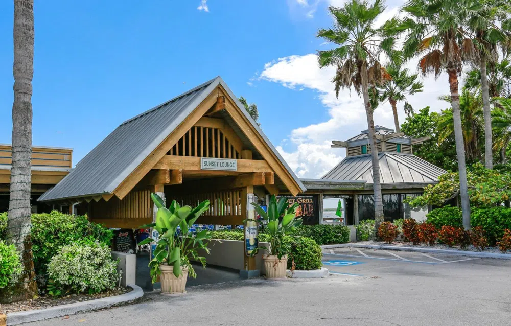 3226 MANGROVE POINT DRIVE Ruskin, FL 33570