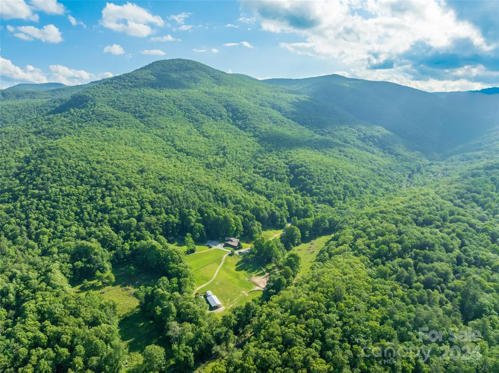 500 Winding Gap Road Lake Toxaway, NC 28487