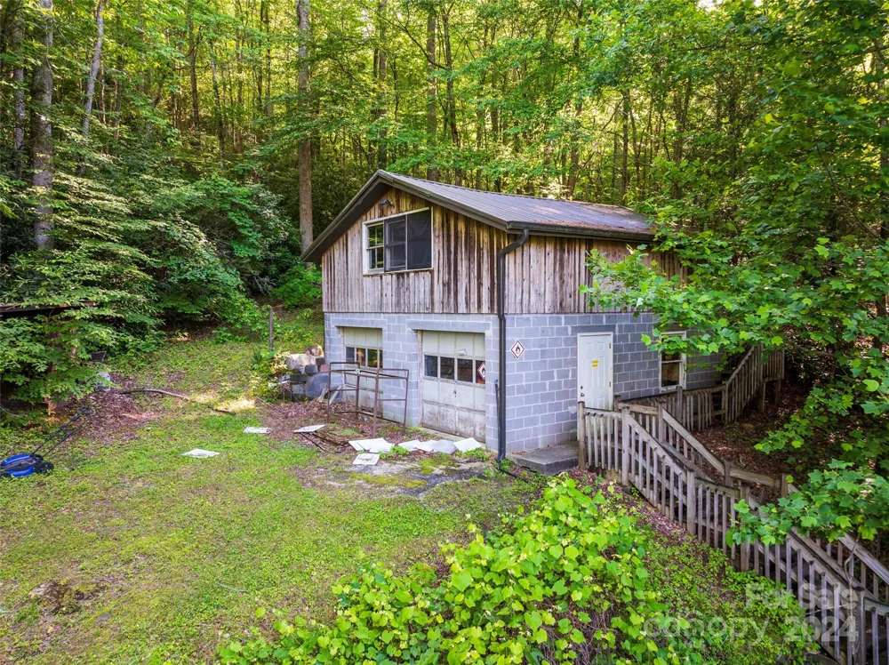 500 Winding Gap Road Lake Toxaway, NC 28487