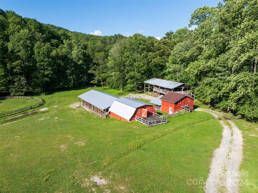 500 Winding Gap Road Lake Toxaway, NC 28487