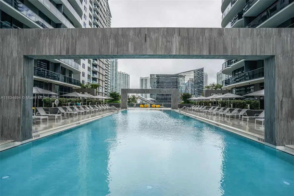 55 SW 9th ST #2108 Miami, FL 33130