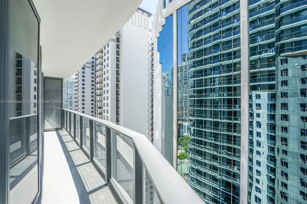 55 SW 9th ST #2108 Miami, FL 33130