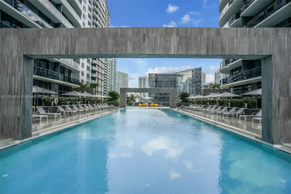 55 SW 9th ST #2108 Miami, FL 33130