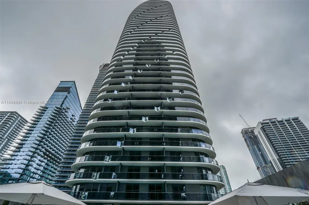 55 SW 9th ST #2108 Miami, FL 33130