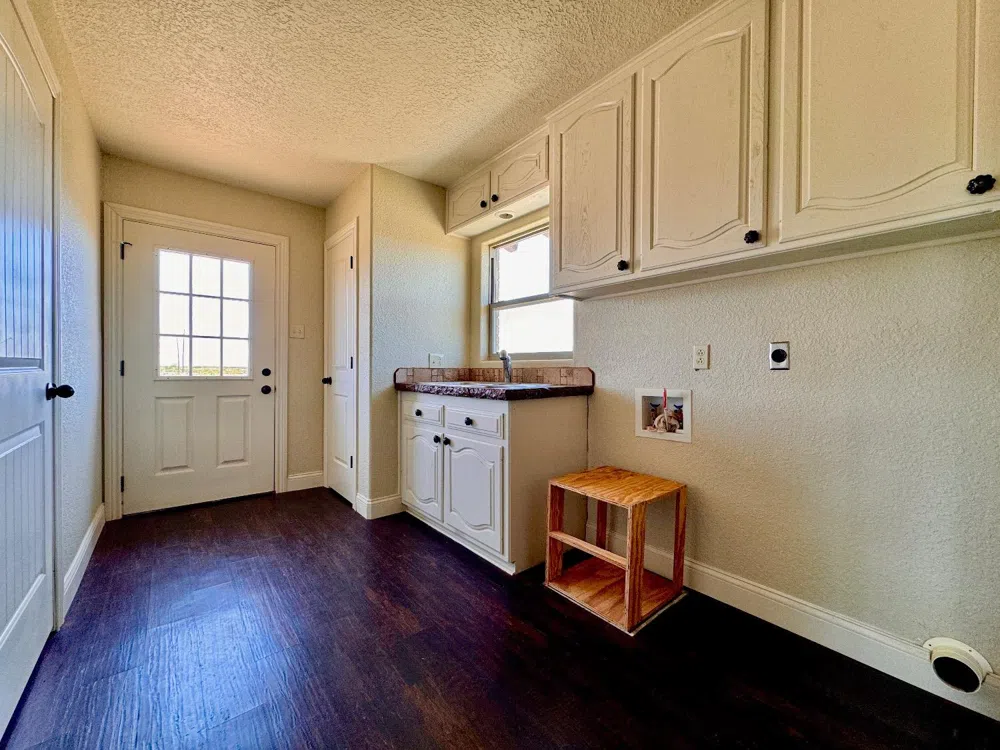 1954 County Road 240 Plains, TX 79355