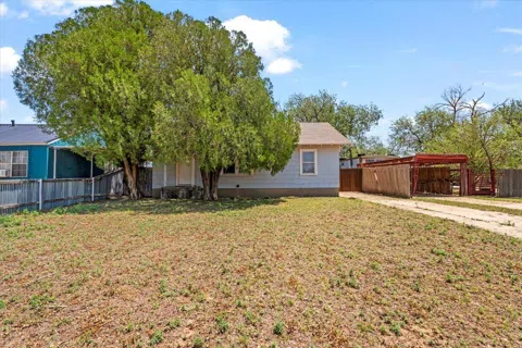 1211 Ave L