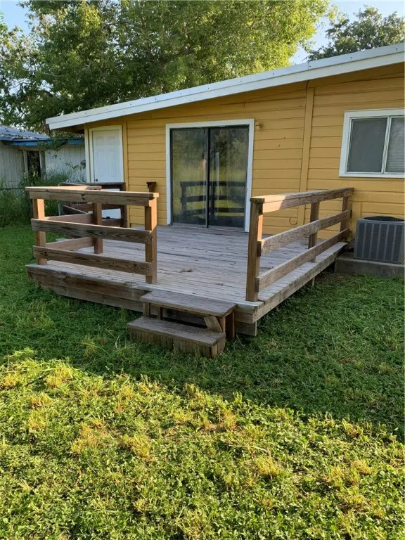 722 E Copano Street Mathis, TX 78368