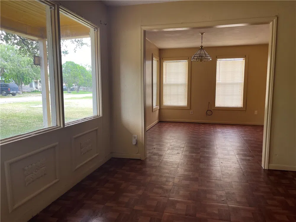 722 E Copano Street Mathis, TX 78368