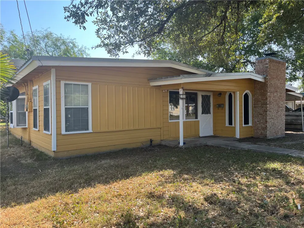 722 E Copano Street Mathis, TX 78368