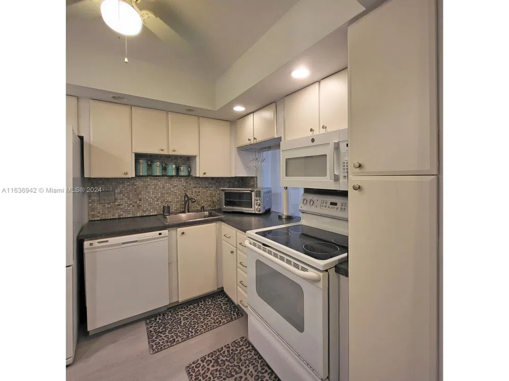 1825 S Ocean Dr #206 Hallandale Beach, FL 33009