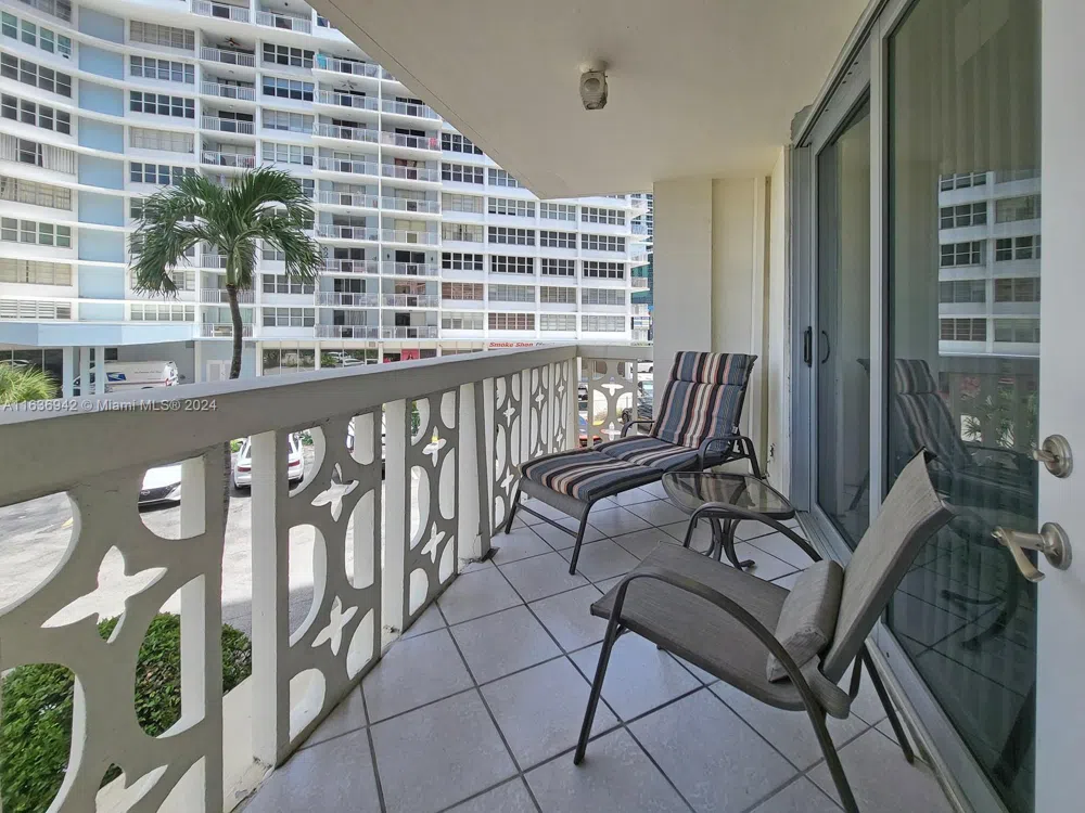 1825 S Ocean Dr #206 Hallandale Beach, FL 33009