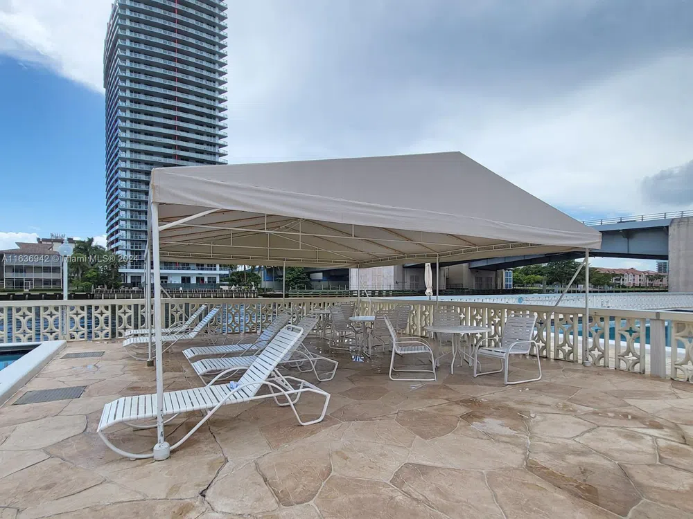1825 S Ocean Dr #206 Hallandale Beach, FL 33009