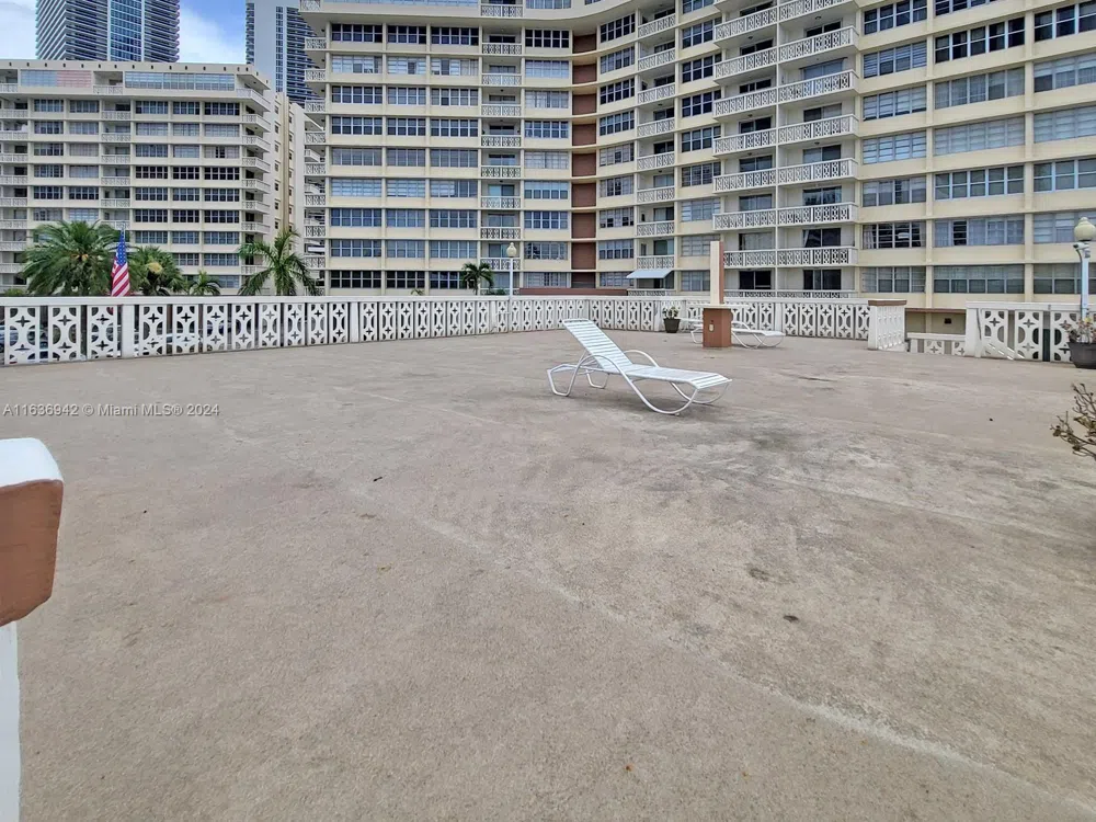 1825 S Ocean Dr #206 Hallandale Beach, FL 33009