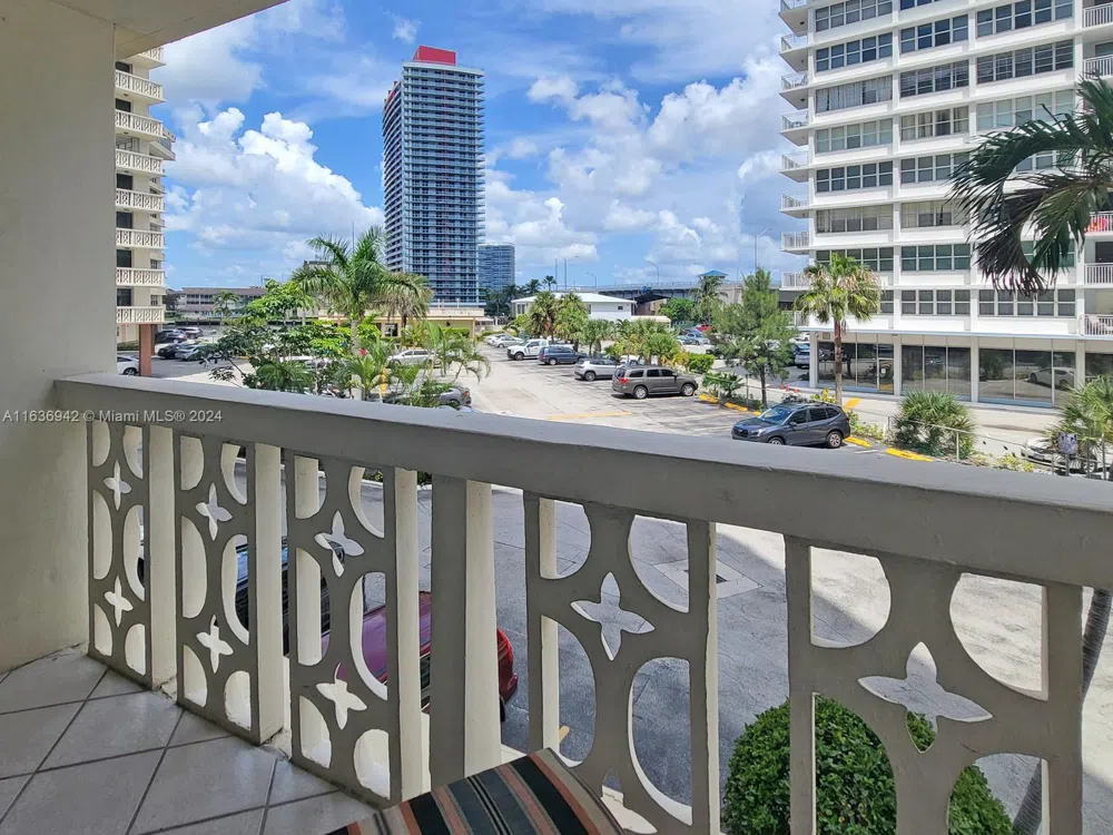 1825 S Ocean Dr #206 Hallandale Beach, FL 33009