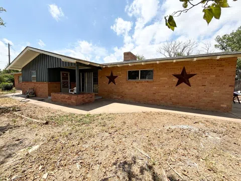 1715 W Service Road