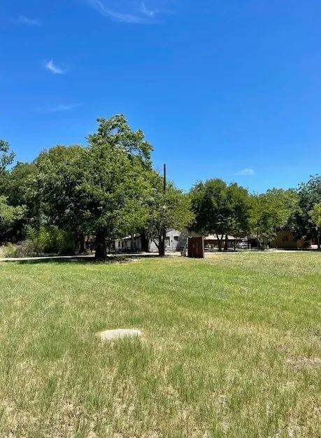 505 E 4th Street Cameron, TX 76520