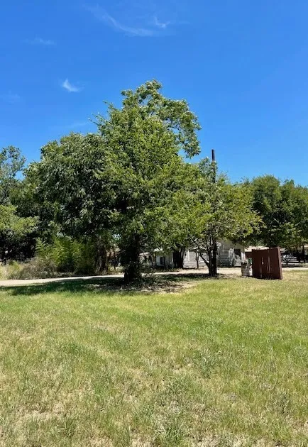 505 E 4th Street Cameron, TX 76520