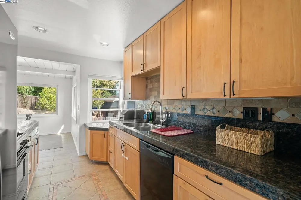 108 Mesa Vallejo, CA 94591