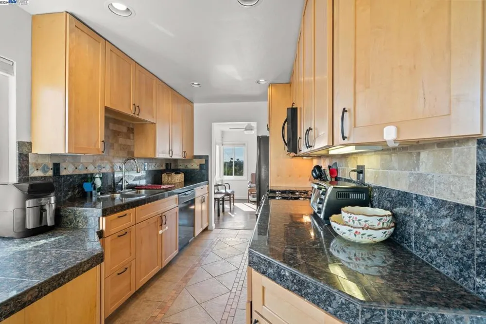 108 Mesa Vallejo, CA 94591