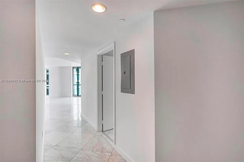 55 SE 6th St #3401 Miami, FL 33131