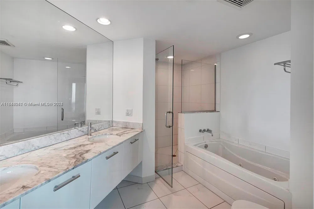 55 SE 6th St #3401 Miami, FL 33131