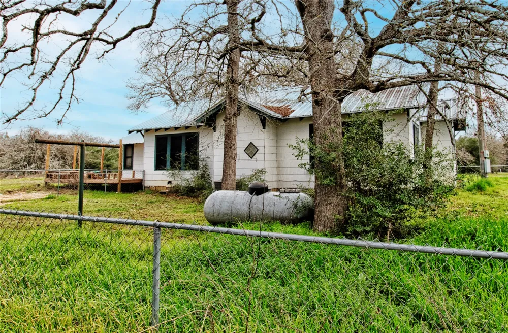 5100 Wood Duck Drive Flatonia, TX 78959