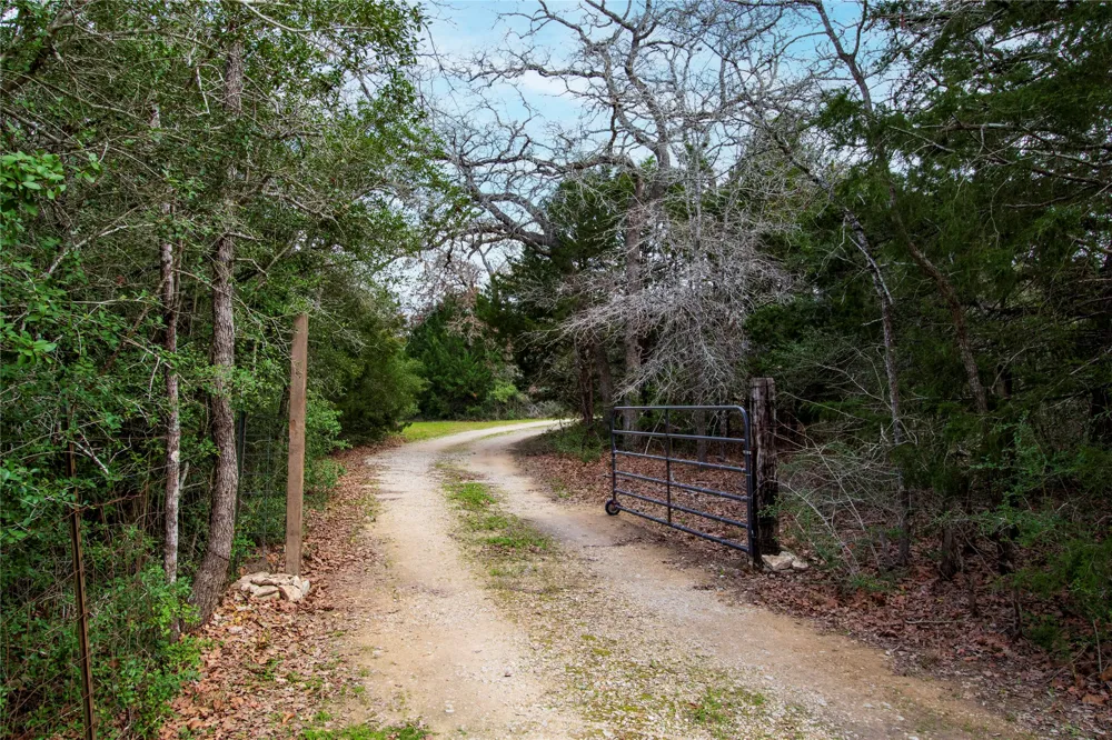 5100 Wood Duck Drive Flatonia, TX 78959