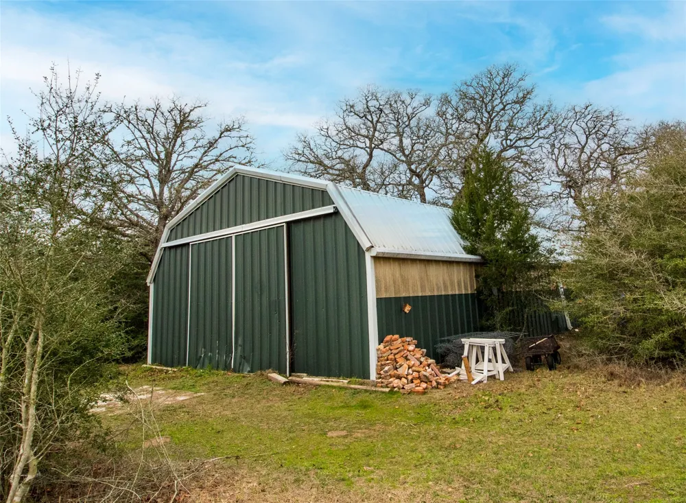 5100 Wood Duck Drive Flatonia, TX 78959
