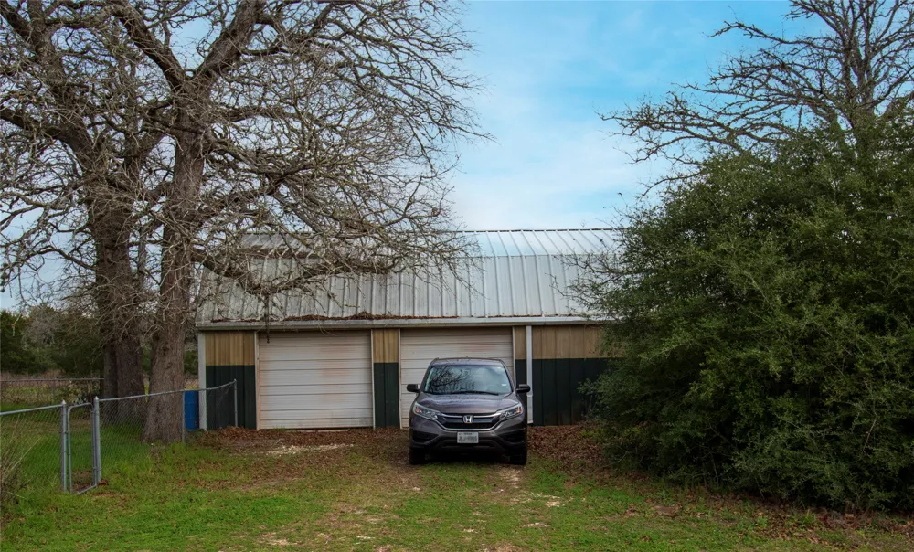 5100 Wood Duck Drive Flatonia, TX 78959